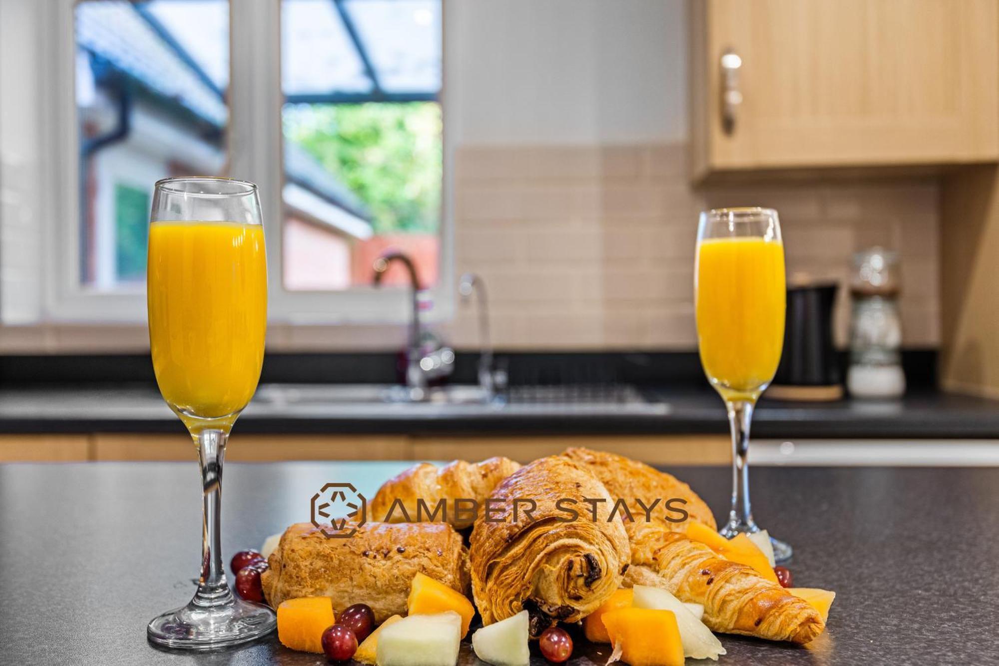 Spacious 5 Bed House In Reading By Amber Stays, Perfect For Business & Contractors, Sleeps 12! Exterior foto