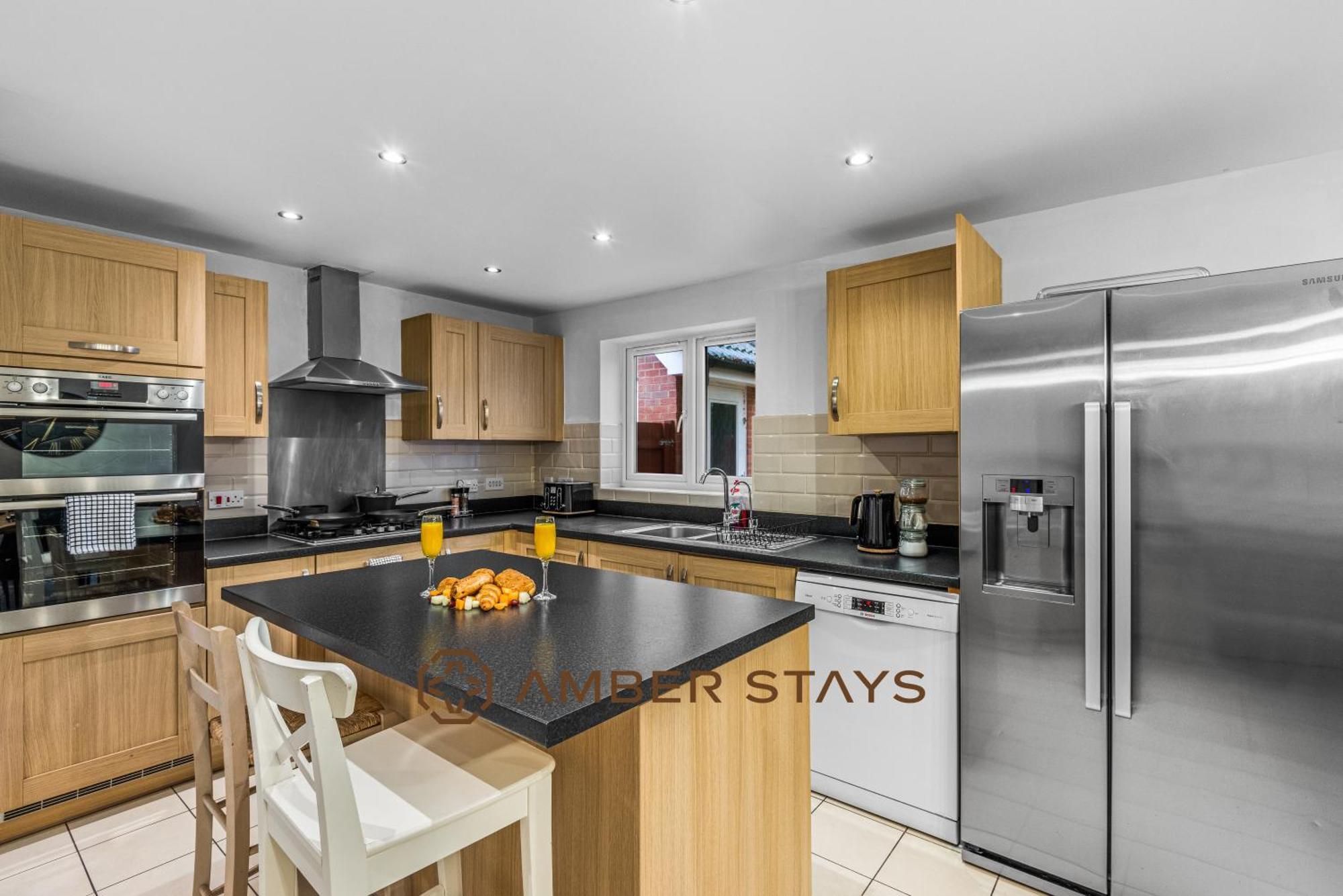 Spacious 5 Bed House In Reading By Amber Stays, Perfect For Business & Contractors, Sleeps 12! Exterior foto